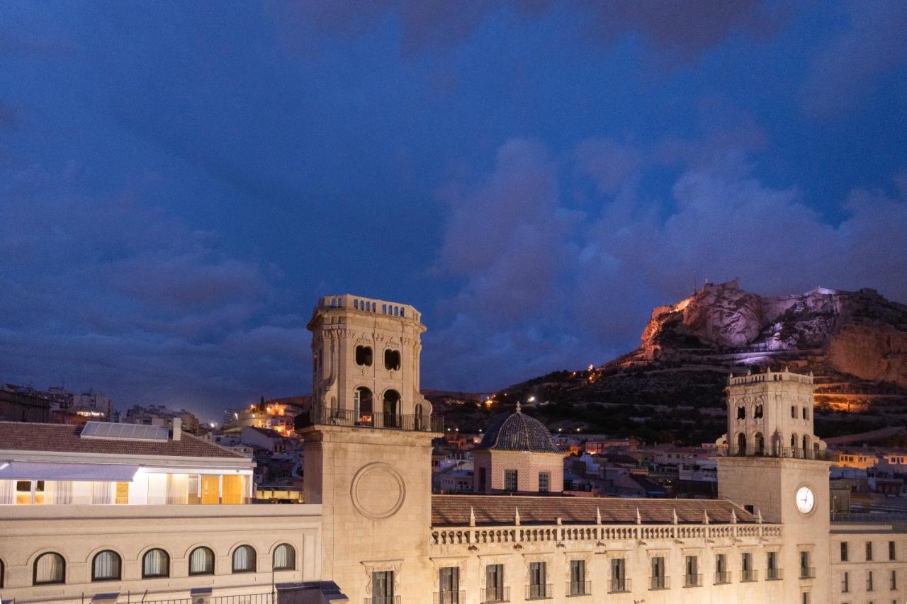 Eurostars Portico Alicante Ngoại thất bức ảnh The Rock of Gibraltar at night