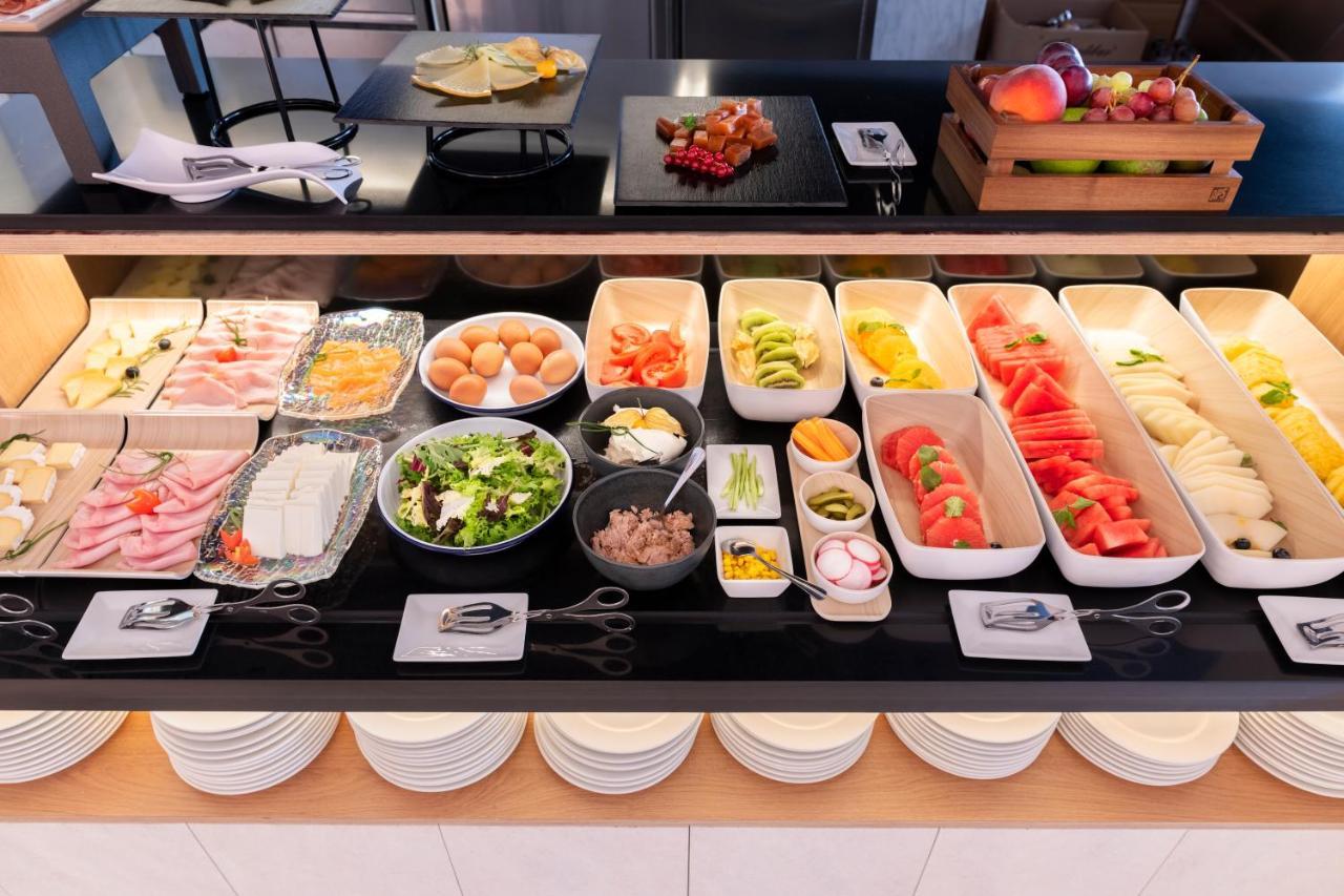 Eurostars Portico Alicante Ngoại thất bức ảnh A buffet at a hotel